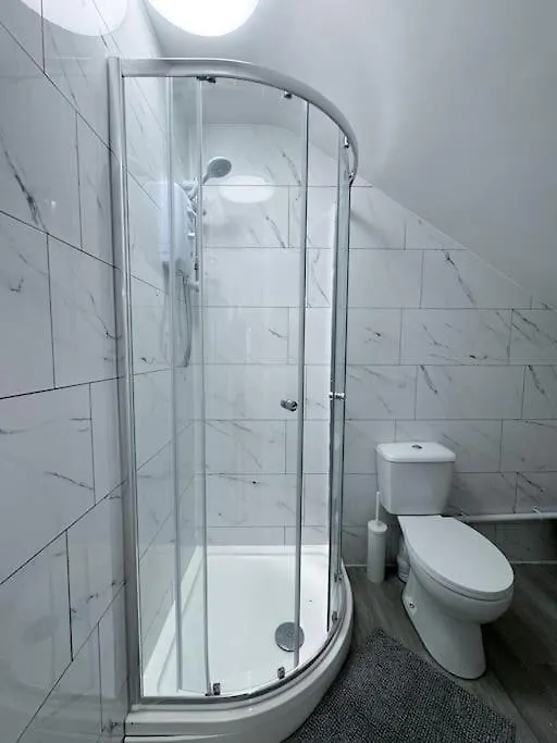 קארדיף Modern City Centre 3 Bedroom Flat - Free Parking דירה