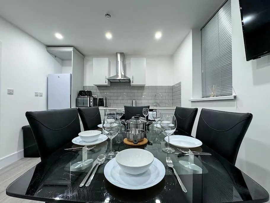 קארדיף Modern City Centre 3 Bedroom Flat - Free Parking דירה